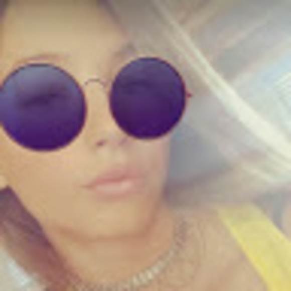 Meet your Posher, Haley - Picture 1 of 1